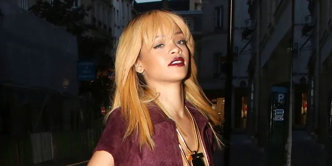 Tren Fashion Baru Ala Rihanna: Ekspos 'Belahan Bawah'! Tren Fashion Baru Ala Rihanna: Ekspos 'Belahan Bawah'!