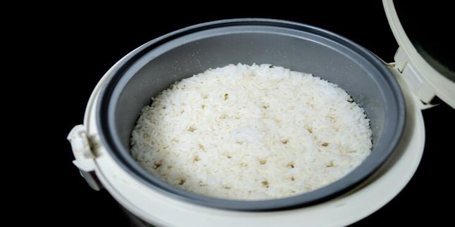 Trik Jitu Menjaga Nasi Tetap Segar Tanpa Kerak di Rice Cooker