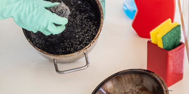 Unexpected Trick to Clean Your Pots with Hand Body