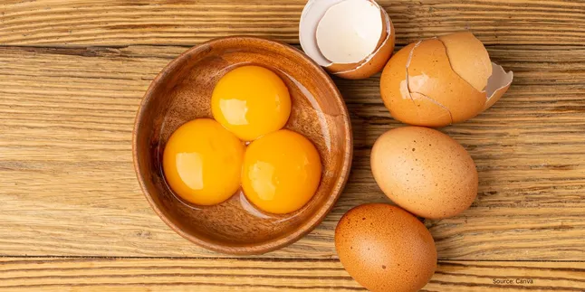 Trik Unik Memisahkan Kuning Telur dengan Tangan Kosong Berkat Bawang Putih