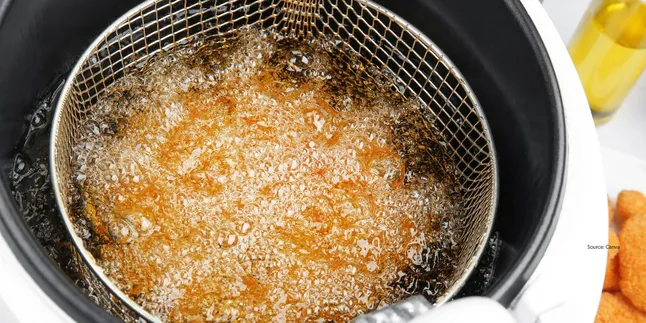 Trik Viral Menggoreng Telur Tanpa Minyak Berbusa yang Wajib Kamu Tahu