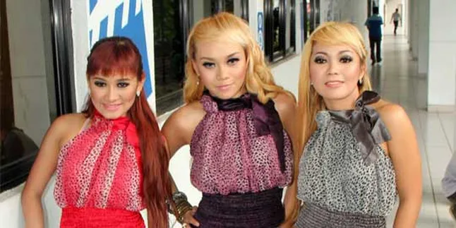 Trio Macan Kaget Temukan CD Bajakan Albumnya di Taiwan Trio Macan Kaget Temukan CD Bajakan Albumnya di Taiwan