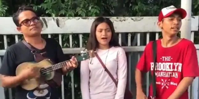 Trio Wok Wok, Musisi Jalanan Yang Tabuhan Gendangnya Bikin Gagal Fokus!