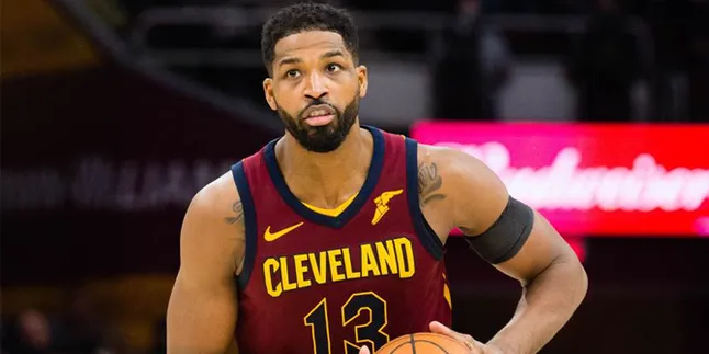 Tristan Thompson Keluar Dari Klinik 12 Jam Usai Khloe Kardashian Melahirkan