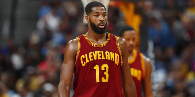 Tristan Thompson Unggah Foto Baby True Saat Pose Bareng Anak Sulungnya