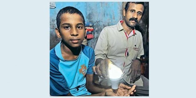 Tubuh Bocah Asal India Ini Bisa Menyalakan Lampu LED!