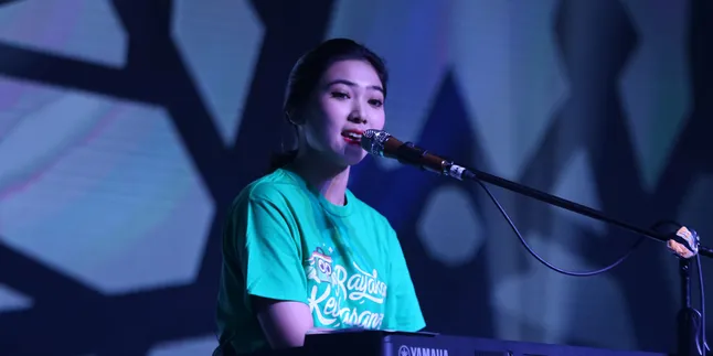 Tulis Lagu Sendiri, Isyana Sarasvati Sampai Nangis-Nangis