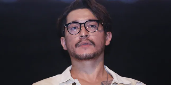 Tumbuhkan Kumis dan Jenggot, Penampilan Baru Miller Khan Makin Manly Tumbuhkan Kumis dan Jenggot, Penampilan Baru Miller Khan Makin Manly