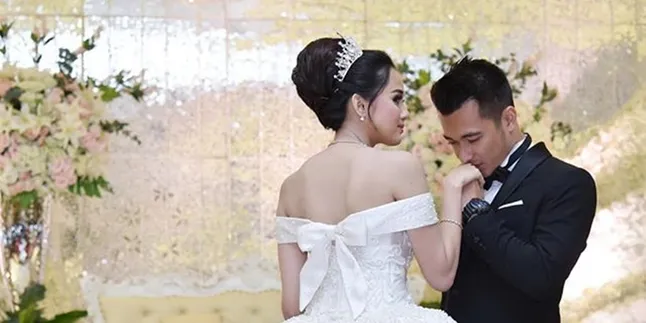 Tunda Bulan Madu, Begini Perasaan Eza Gionino & Sang Istri