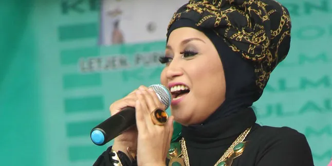 Tunjukkan Kesetiaan Pada Suami, Septy Sanustika Rilis 'PKS' Tunjukkan Kesetiaan Pada Suami, Septy Sanustika Rilis 'PKS'
