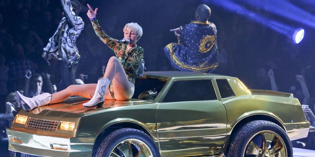 Tur Amerika Serikat, Miley Cyrus Kedatangan Tamu Spesial