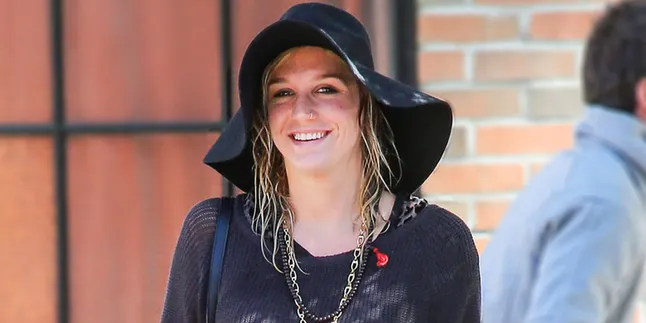 Turuti Saran Dokter, Kesha Terpaksa Tunda Tur