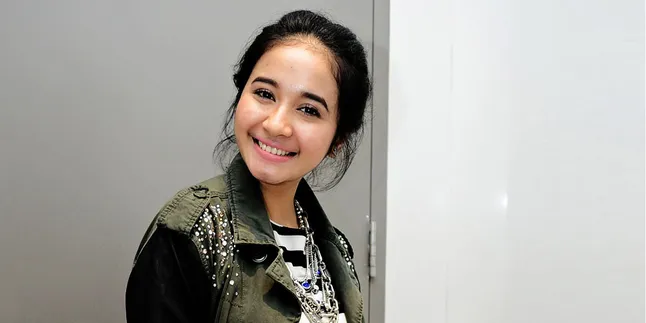 Tutupi Gemuk, Laudya Cynthia Bella Pakai Baju Hitam Tutupi Gemuk, Laudya Cynthia Bella Pakai Baju Hitam