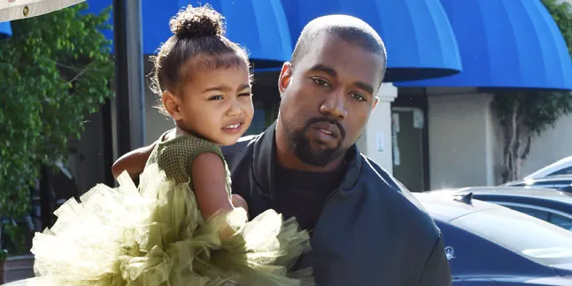 Tweet Kanye West Untuk Mendiang Ibunya, Simple Tapi Menyentuh