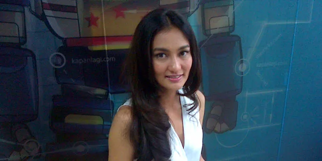 Twitter Chat Bareng Atiqah Hasiholan