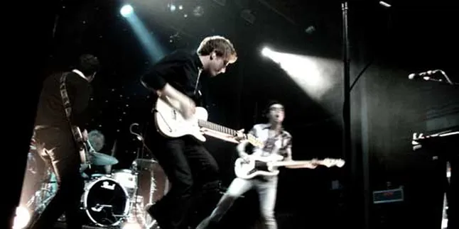 Two Door Cinema Club Usung Lagu Baru di Leeds Festival