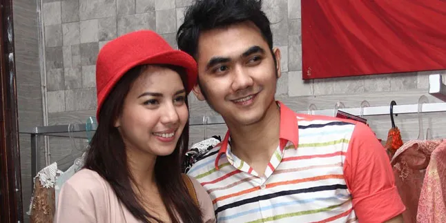 Tya Ariestya Rawat Kucing Peliharaan Bareng Pacar