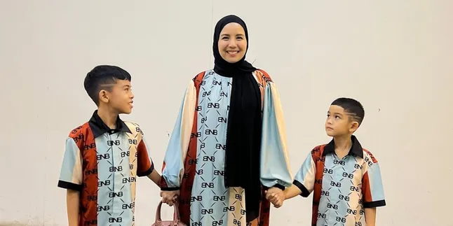 Tya Ariestya Tinggalkan Anak Selama Ibadah Haji, Pastikan Semua Kebutuhan Terpenuhi Tya Ariestya Tinggalkan Anak Selama Ibadah Haji, Pastikan Semua Kebutuhan Terpenuhi
