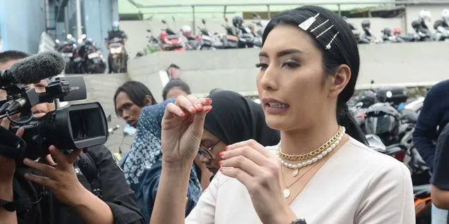 Tyas Mirasih Beri Pesan & Doa untuk Audrey Siswi SMP Korban Pengeroyokan