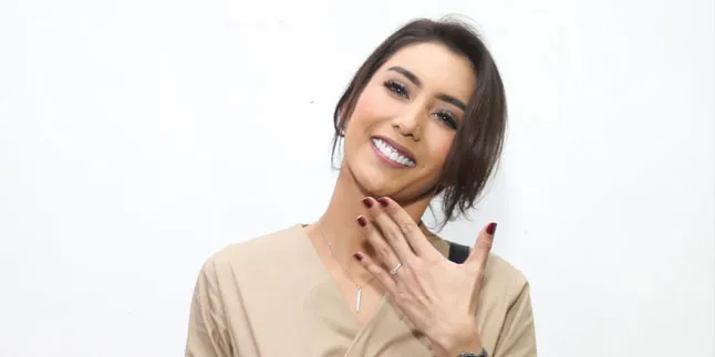 Tyas Mirasih Cerita Kisah Menarik di Balik Lamaran Sang Pacar Tyas Mirasih Cerita Kisah Menarik di Balik Lamaran Sang Pacar