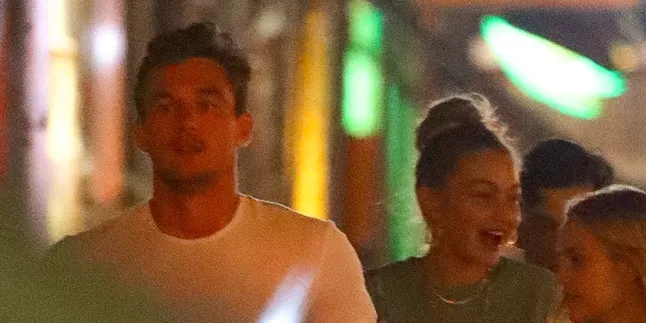 Tyler Cameron Susul Gigi Hadid di After Party VMAs, Saling Peluk - Cium
