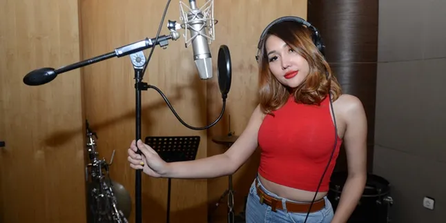 Ubah Gaya Rambut Mirip Jennie BLACKPINK, Begini Tampilan Baru Lucinta Luna