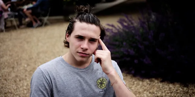 Ubah Rambut Jadi Blonde, Brooklyn Jiplak Gaya David Beckham?