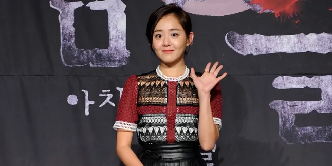 Ucap Goodbye, Moon Geun Young 'The Village' Raih Rating Memuaskan Ucap Goodbye, Moon Geun Young 'The Village' Raih Rating Memuaskan