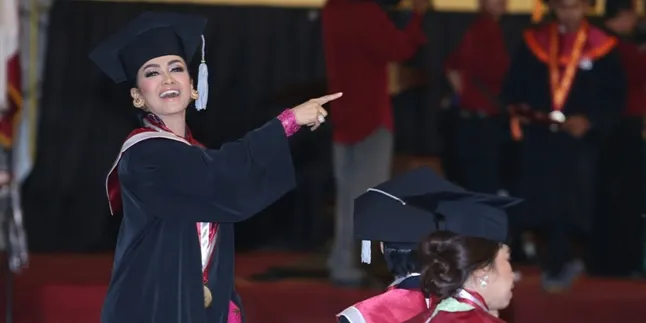 Udah Terlalu Tua Jadi Jaksa, Julia Perez Incar Profesi Pengacara Udah Terlalu Tua Jadi Jaksa, Julia Perez Incar Profesi Pengacara