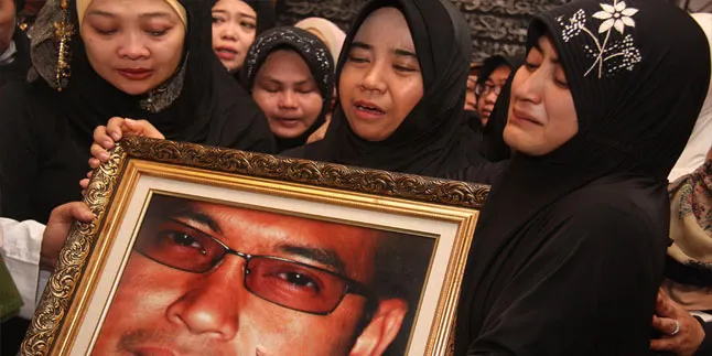 Uje Kenalkan Anak ke 'Pendamping Setia'