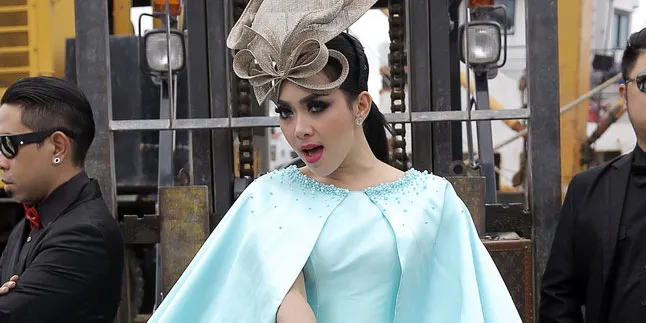 Ulala! Syahrini Pamer Kaki Seksi Mulus Tak Bernoda, Bikin Melongo Ulala! Syahrini Pamer Kaki Seksi Mulus Tak Bernoda, Bikin Melongo