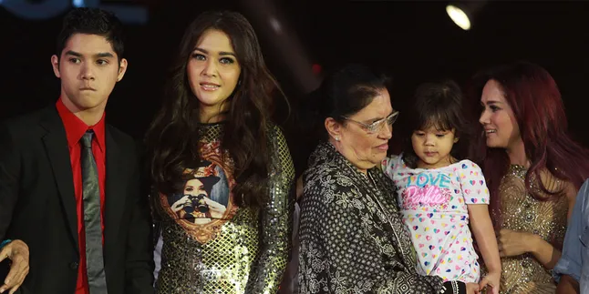 Ulang Tahun, Apa Sih Kado Penting Yang Didapat Maia Estianty? Ulang Tahun, Apa Sih Kado Penting Yang Didapat Maia Estianty?