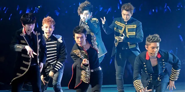 Ulang Tahun ELF, Ratusan Balon Sapphire Blue Dibagikan