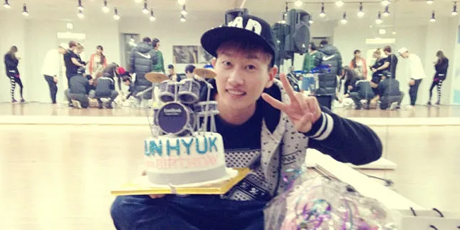 Ulang Tahun, Eunhyuk Super Junior Pamer Kado Dari ELF