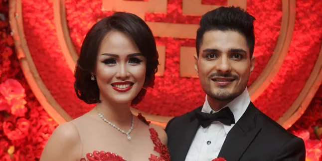 Ulang Tahun ke-24, Nita Sofiani Dapat Cium Mesra Dari Vin Rana