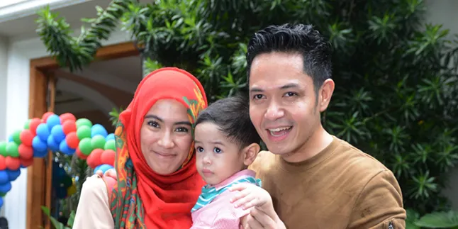 Ulang Tahun Ke-36, Dude Harlino Dapat Kado Istimewa Ulang Tahun Ke-36, Dude Harlino Dapat Kado Istimewa