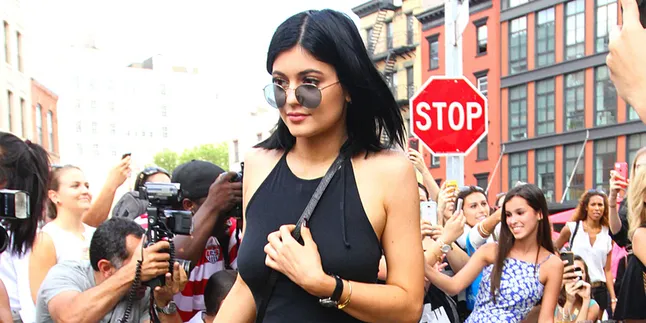 Ulang Tahun, Kylie Jenner Nekat 'Gunduli' Rambutnya