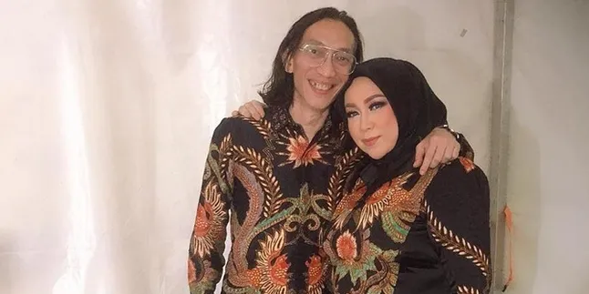 Ulang Tahun Saat Umrah, Melly Goeslaw Dapat Kado Terindah