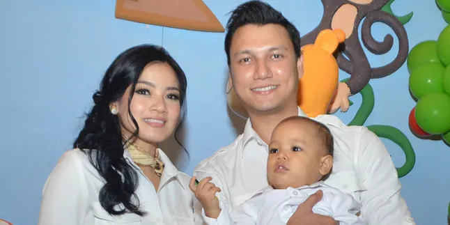 Ulang Tahun Tanpa Suami, Beginilah Curhatan Titi Kamal Ulang Tahun Tanpa Suami, Beginilah Curhatan Titi Kamal