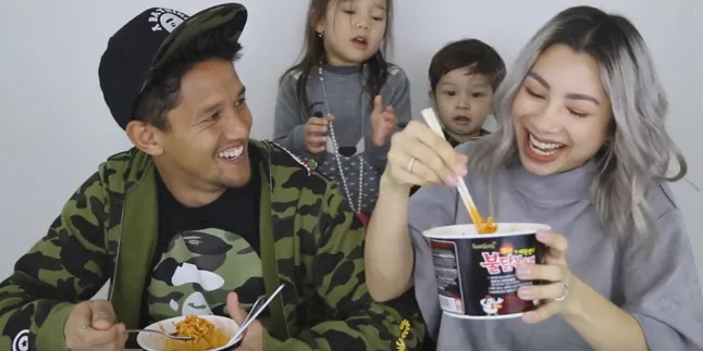 Ulangi Samyang Challenge, Jennifer Bachdim Pakai Bahasa Indonesia