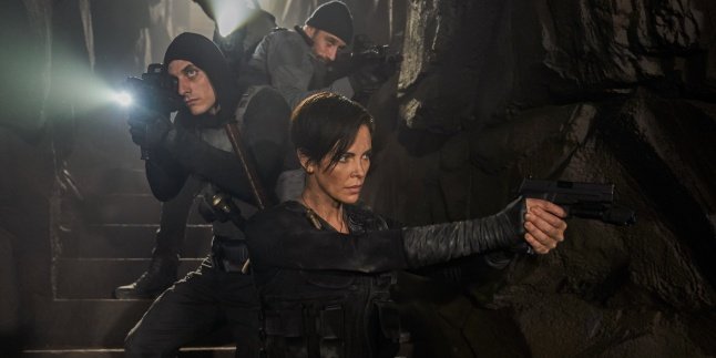 Review of THE OLD GUARD: Charlize Theron Portrays an Epic Superheroine Action