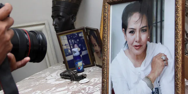 Ully Artha Belum Sempat Berhenti Merokok