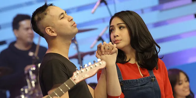 Ultah Bareng, Raffi Ahmad Dapat Kejutan Dari Gigi Nih Ultah Bareng, Raffi Ahmad Dapat Kejutan Dari Gigi Nih