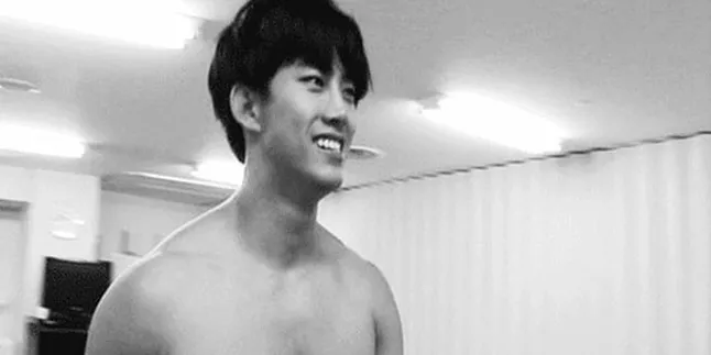 Ultah ke-24 Tahun, Taecyeon 2PM Dilempari Kue!