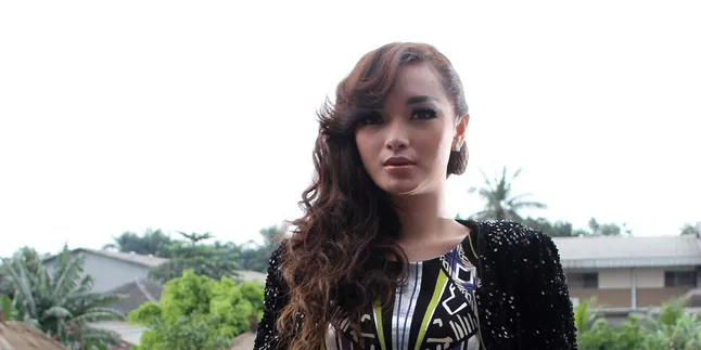 Ultah Ke-24, Zaskia Gotik Minta Kado Dari Sang Pacar