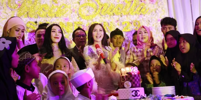 Ultah Ke-29, Ucie Sucita Gelar Perayaan Mewah Bersama Anak Yatim Piatu Ultah Ke-29, Ucie Sucita Gelar Perayaan Mewah Bersama Anak Yatim Piatu