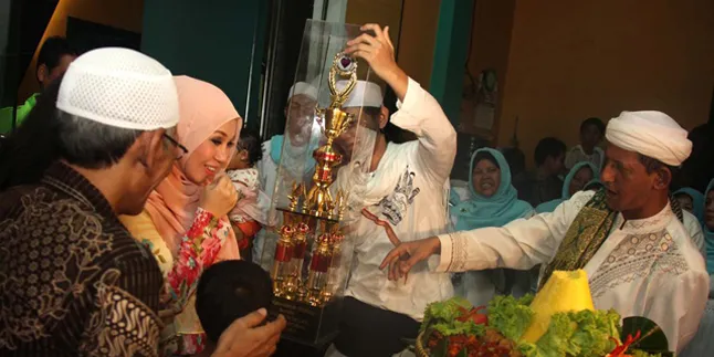 Ultah Ke-30, Puput Melati Dapat Piala dan Medali
