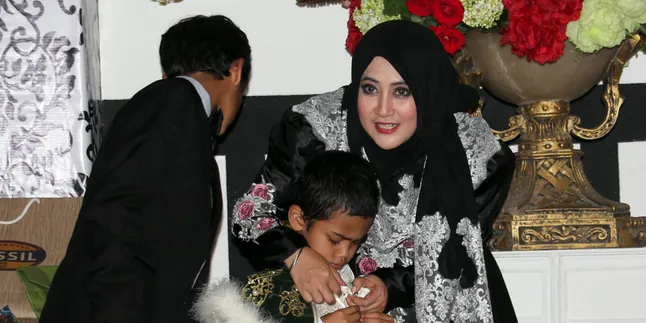 Ultah ke-37, Pipik Dian Irawati Dapat Doa Dari Rina Gunawan Ultah ke-37, Pipik Dian Irawati Dapat Doa Dari Rina Gunawan