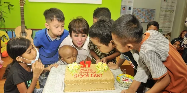 Ultah ke-37, Sisca Dewi Rayakan Bareng Anak Penderita Kanker Ultah ke-37, Sisca Dewi Rayakan Bareng Anak Penderita Kanker