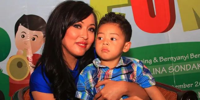 Ultah ke-5, Keanu Massaid Tak Bisa Temui Angelina Sondakh Ultah ke-5, Keanu Massaid Tak Bisa Temui Angelina Sondakh